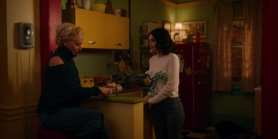 Katy_Keene_S01E10_Chapter_Ten_Gloria_1080p_AMZN_WEB-DL_DDP5_1_H_264-KiNGS_0918.jpg