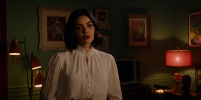 Katy_Keene_S01E10_Chapter_Ten_Gloria_1080p_AMZN_WEB-DL_DDP5_1_H_264-KiNGS_1446.jpg