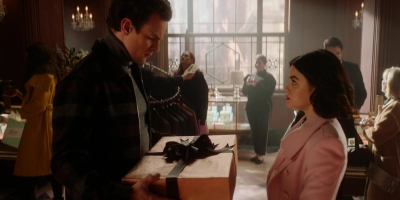 Katy_Keene_S01E10_Chapter_Ten_Gloria_1080p_AMZN_WEB-DL_DDP5_1_H_264-KiNGS_1934.jpg