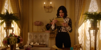 Katy_Keene_S01E10_Chapter_Ten_Gloria_1080p_AMZN_WEB-DL_DDP5_1_H_264-KiNGS_2000.jpg