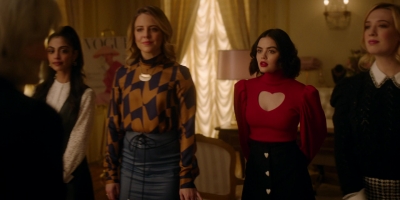 Katy_Keene_S01E10_Chapter_Ten_Gloria_1080p_AMZN_WEB-DL_DDP5_1_H_264-KiNGS_2481.jpg