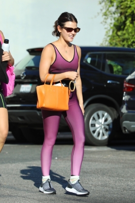 LeavesaYogaClassWithAFriend-026.jpg