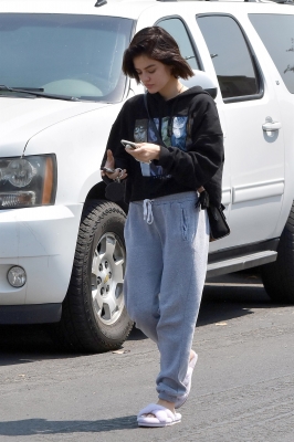 HQ
