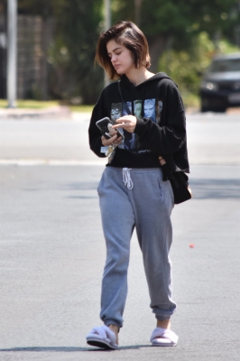 HQ
