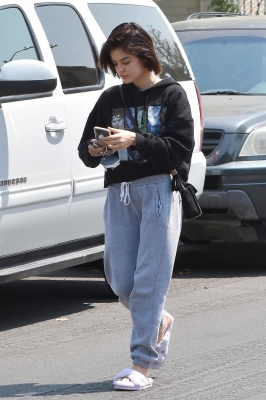 HQ

