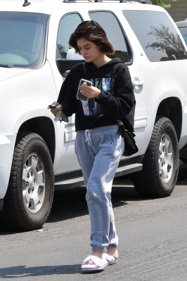 HQ
