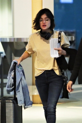 LucyCatchesAnFlight-005.jpg