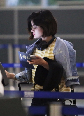 LucyCatchesAnFlight-013.jpg