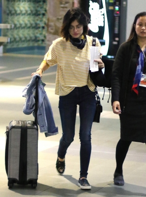LucyCatchesAnFlight-025.jpg