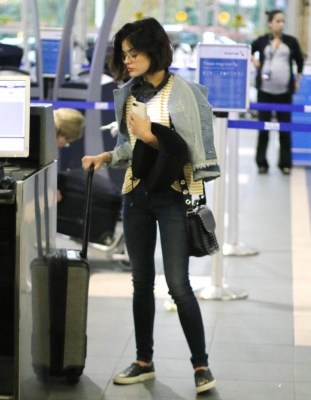 LucyCatchesAnFlight-027.jpg