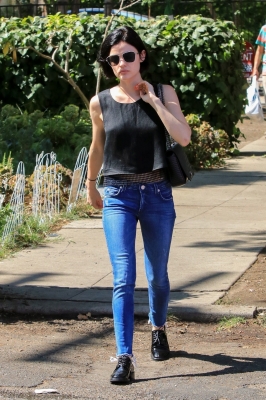 LucyInBeverlyHillsJul12-014.jpg