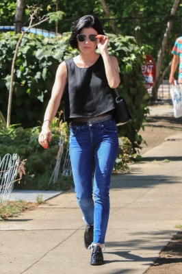 LucyInBeverlyHillsJul12-024.jpg