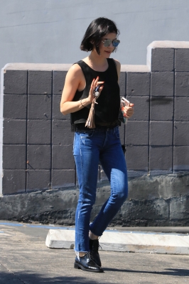 LucyInBeverlyHillsJul12-028.jpg