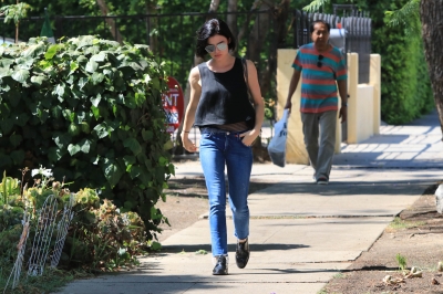 LucyInBeverlyHillsJul12-036.jpg