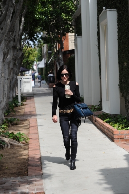 HQ
