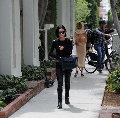 HQ
