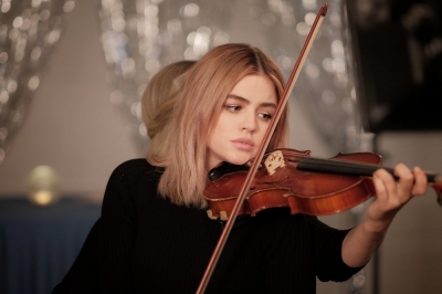 Lucy_Violin_2.jpeg