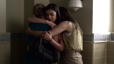 Pretty_Little_Liars_S03E01_BluRay_Rip_720p_Dual_Audio_WWW_TORRENTDOSFILMES_COM_1525.jpg