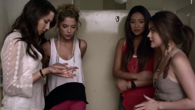 Pretty_Little_Liars_S03E02_BluRay_Rip_720p_Dual_Audio_WWW_TORRENTDOSFILMES_COM_0147.jpg