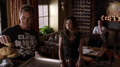 Pretty_Little_Liars_S03E10_BluRay_Rip_720p_Dual_Audio_WWW_TORRENTDOSFILMES_COM_1303.jpg