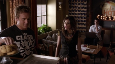 Pretty_Little_Liars_S03E10_BluRay_Rip_720p_Dual_Audio_WWW_TORRENTDOSFILMES_COM_1304.jpg