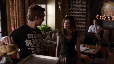 Pretty_Little_Liars_S03E10_BluRay_Rip_720p_Dual_Audio_WWW_TORRENTDOSFILMES_COM_1305.jpg