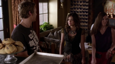 Pretty_Little_Liars_S03E10_BluRay_Rip_720p_Dual_Audio_WWW_TORRENTDOSFILMES_COM_1324.jpg