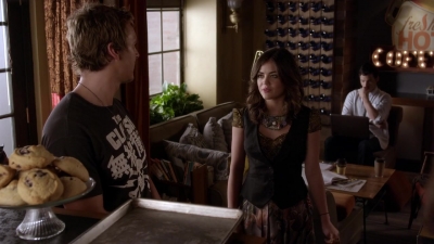 Pretty_Little_Liars_S03E10_BluRay_Rip_720p_Dual_Audio_WWW_TORRENTDOSFILMES_COM_1325.jpg