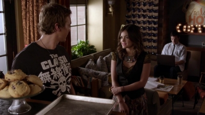 Pretty_Little_Liars_S03E10_BluRay_Rip_720p_Dual_Audio_WWW_TORRENTDOSFILMES_COM_1362.jpg