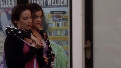 Pretty_Little_Liars_S03E10_BluRay_Rip_720p_Dual_Audio_WWW_TORRENTDOSFILMES_COM_1664.jpg