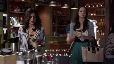 Pretty_Little_Liars_S03E14_BluRay_Rip_720p_Dual_Audio_WWW_TORRENTDOSFILMES_COM_0314.jpg
