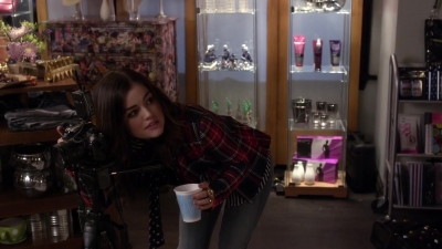 Pretty_Little_Liars_S03E19_BluRay_Rip_720p_Dual_Audio_WWW_TORRENTDOSFILMES_COM_1530.jpg