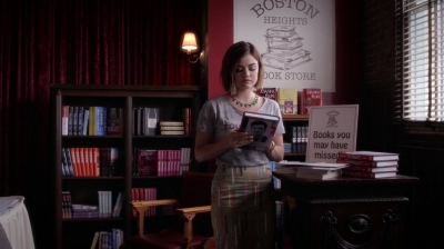 Pretty_Little_Liars_S06E11_Of_Late_I_Think_of_Rosewood_720p_WEB-DL_DD5_1_H_264-NTb_0209.jpg