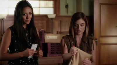 Pretty_Little_Liars_S06E18_Burn_This_720p_WEB-DL_DD5_1_H_264-NTb_0103.jpg