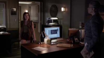 Pretty_Little_Liars_S06E18_Burn_This_720p_WEB-DL_DD5_1_H_264-NTb_1305.jpg