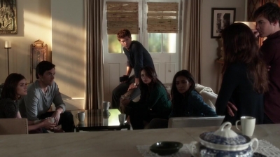 Pretty_Little_Liars_S07E01_WEB-DL_720p_DUAL_WWW_COMANDOTORRENTS_COM_0343.jpg
