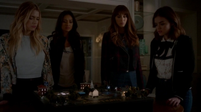 Pretty_Little_Liars_S07E14_WEB-DL_720p_DUAL_WWW_COMANDOTORRENTS_COM_2340.jpg