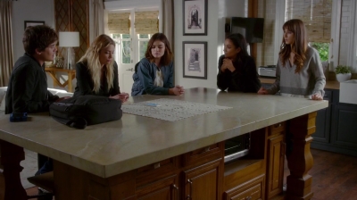 Pretty_Little_Liars_S07E16_WEB-DL_720p_DUAL_WWW_COMANDOTORRENTS_COM_1180.jpg