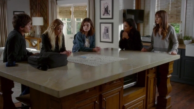 Pretty_Little_Liars_S07E16_WEB-DL_720p_DUAL_WWW_COMANDOTORRENTS_COM_1181.jpg