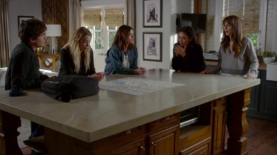 Pretty_Little_Liars_S07E16_WEB-DL_720p_DUAL_WWW_COMANDOTORRENTS_COM_1183.jpg