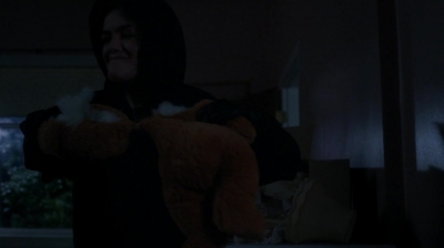 Pretty_Little_Liars_S07E16_WEB-DL_720p_DUAL_WWW_COMANDOTORRENTS_COM_1472.jpg