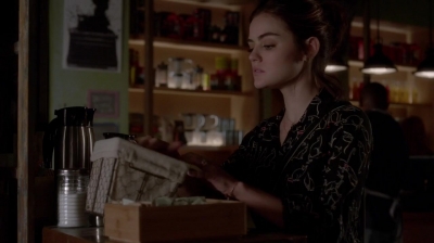 Pretty_Little_Liars_S07E17_WEB-DL_720p_DUAL_WWW_COMANDOTORRENTS_COM_1837.jpg