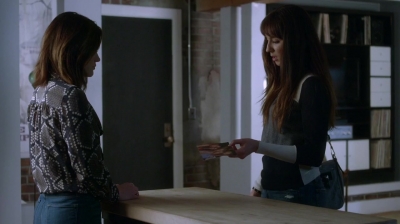 Pretty_Little_Liars_S07E18_WEB-DL_720p_DUAL_WWW_COMANDOTORRENTS_COM_1421.jpg