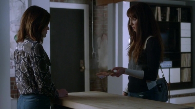 Pretty_Little_Liars_S07E18_WEB-DL_720p_DUAL_WWW_COMANDOTORRENTS_COM_1422.jpg