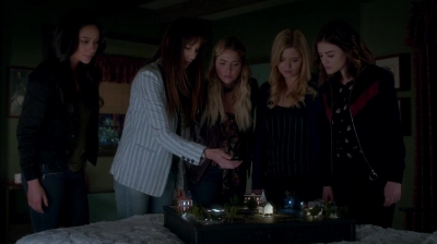 Pretty_Little_Liars_S07E19_WEB-DL_720p_DUAL_WWW_COMANDOTORRENTS_COM_1622.jpg