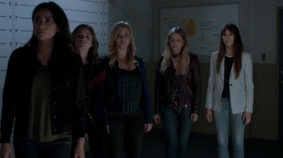Pretty_Little_Liars_S07E19_WEB-DL_720p_DUAL_WWW_COMANDOTORRENTS_COM_1811.jpg