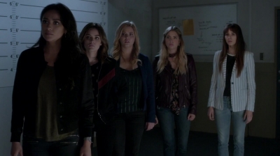 Pretty_Little_Liars_S07E19_WEB-DL_720p_DUAL_WWW_COMANDOTORRENTS_COM_1812.jpg