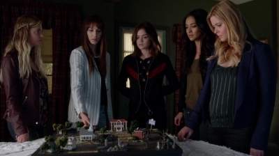 Pretty_Little_Liars_S07E19_WEB-DL_720p_DUAL_WWW_COMANDOTORRENTS_COM_2292.jpg