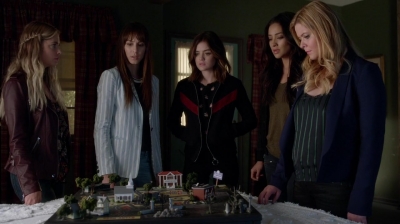 Pretty_Little_Liars_S07E19_WEB-DL_720p_DUAL_WWW_COMANDOTORRENTS_COM_2293.jpg