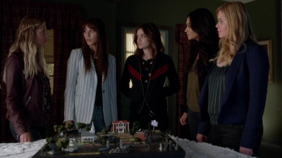 Pretty_Little_Liars_S07E19_WEB-DL_720p_DUAL_WWW_COMANDOTORRENTS_COM_2316.jpg